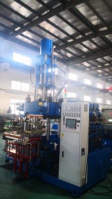 Máquina da imprensa da máquina de 200 Ton High Speed Injection Molding para o isolador do silicone