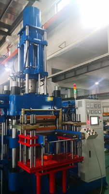 Máquina da imprensa da máquina de 200 Ton High Speed Injection Molding para o isolador do silicone