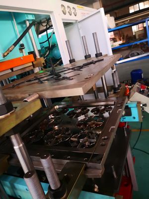 Máquina de moldagem por injecção de borracha de alta qualidade de 200 toneladas para fabricação de peças de automóveis