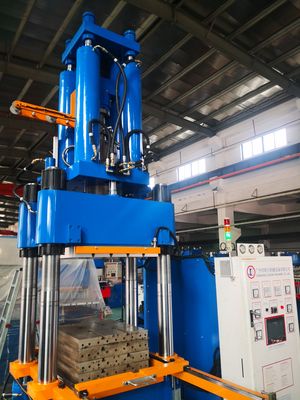Máquina de moldagem por injecção vertical de borracha/máquina de fabricação de peças para automóveis