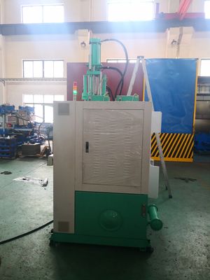 Máquina de borracha vertical da modelação por injeção de silicone do controle do Plc que faz a garrafa de alimentação