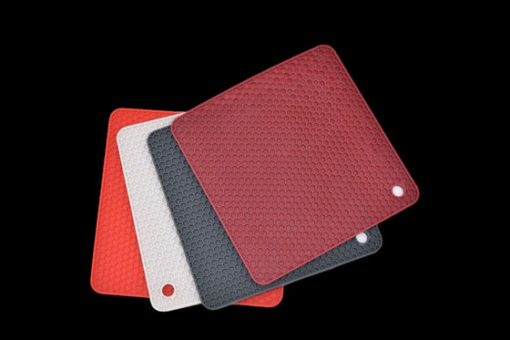 Máquina de moldagem por compressão a vácuo de borracha e silicone para fazer tapetes resistentes ao calor de silicone de cozinha