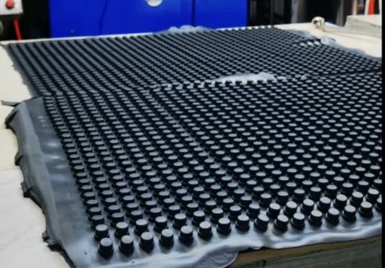Tampa de borracha do tampão do controle do PLC de 300 Ton Calmp Force que faz a máquina da injeção da compressão do vácuo do molde para médico