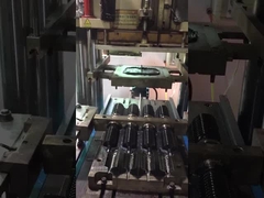 Peças sobresselentes pequenas da máquina da modelação por injeção que fazem a máquina para fazer a tampa protetora contra poeira de borracha